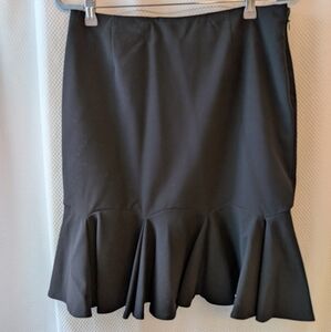 Nine West black trumpet skirt - size 6 (measurements below)